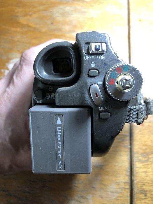 Продам видеокамеру Panasonic vdr-d160