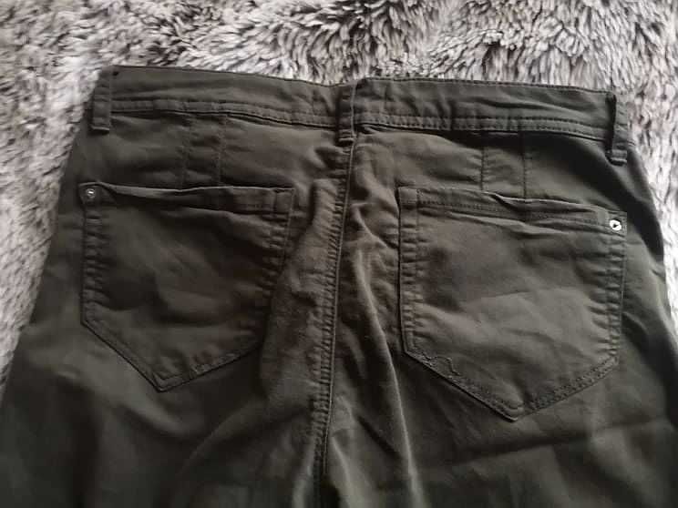 Bershka spodnie oliwkowe zielone khaki rurki 38 M damskie