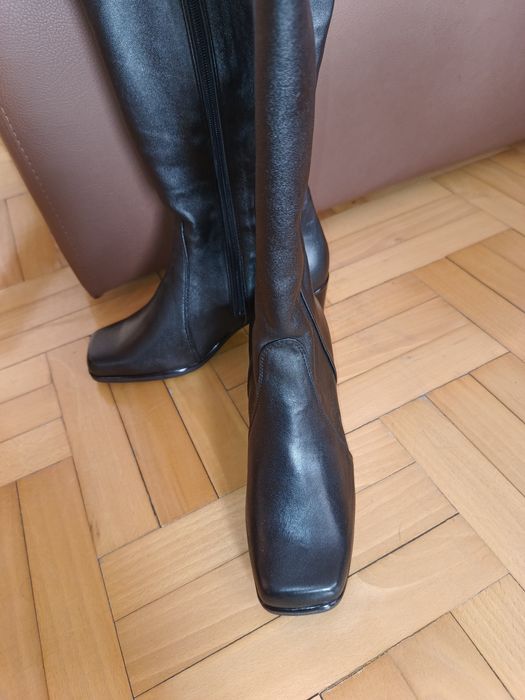 Nowe skórzane kozaki 38