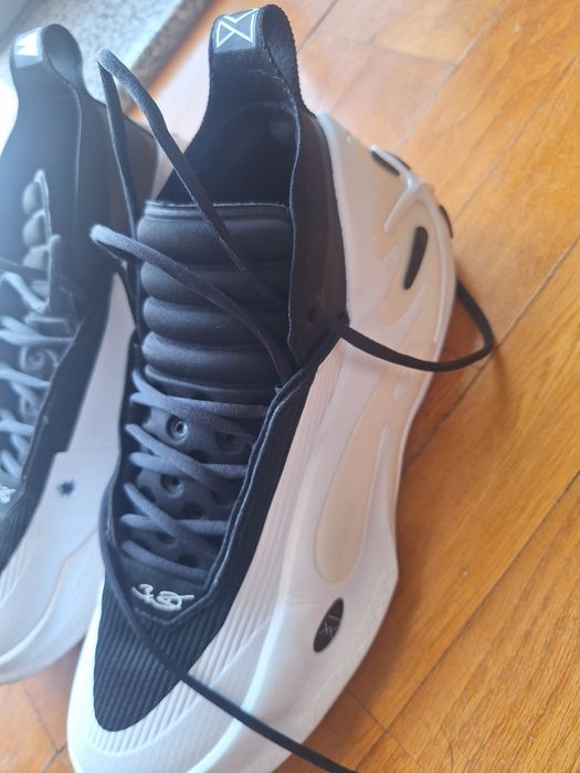 Vendo sapatilhas de basquetebol Way of wade 11 como novas tamanho 45!