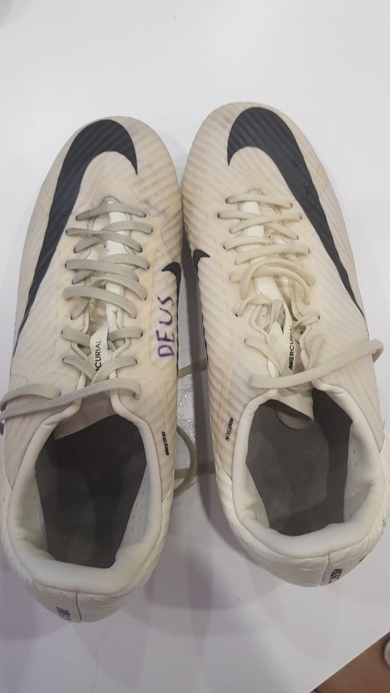 Vendo chuteiras Nike como novo.