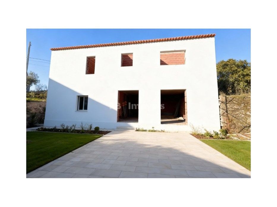 Moradia Nova T3, c/ Jardim e Telheiro, em Aboboreiras, Tomar