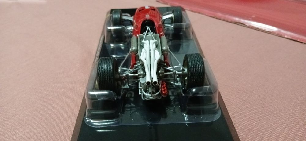 Miniatura de Ferrari 312 F1/67 de 1967 Premium Collectibles 1:24