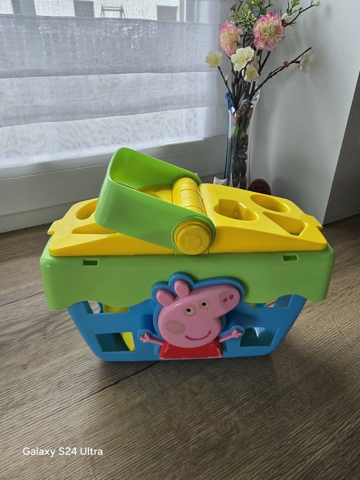 Sorter  koszyk Świnka Peppa stan dobry.