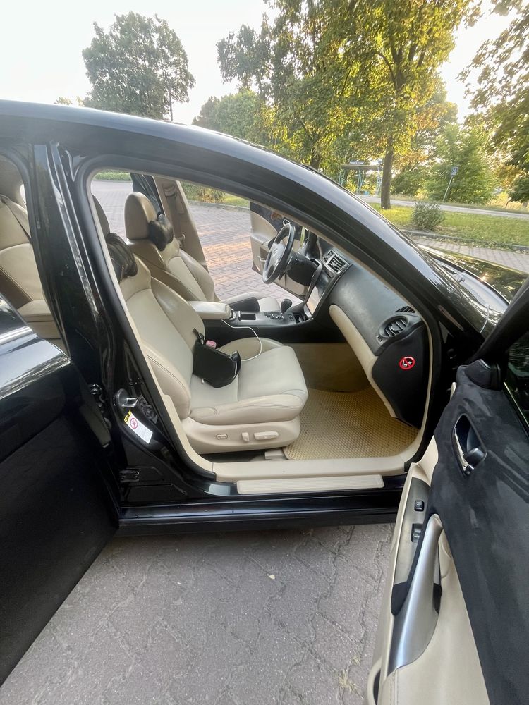Lexus IS 300.Живий Араб