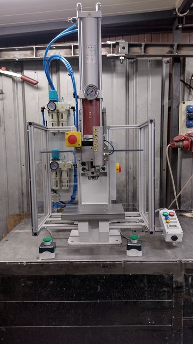 Prasa hydropneumatyczna montażowa (hydrauliczna pneumatyczna)