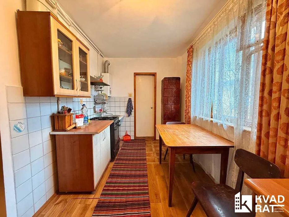 Особняк з гаражем біля ТЦ Арсен та Епіцентру