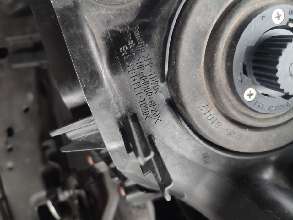 Продам оригинальную фару toyota corolla рестайлинг восьмой год