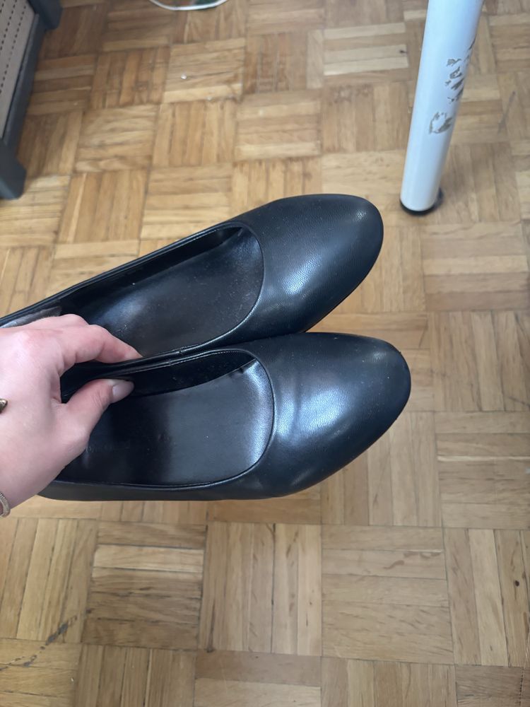 Czarne czółenka Deichmann