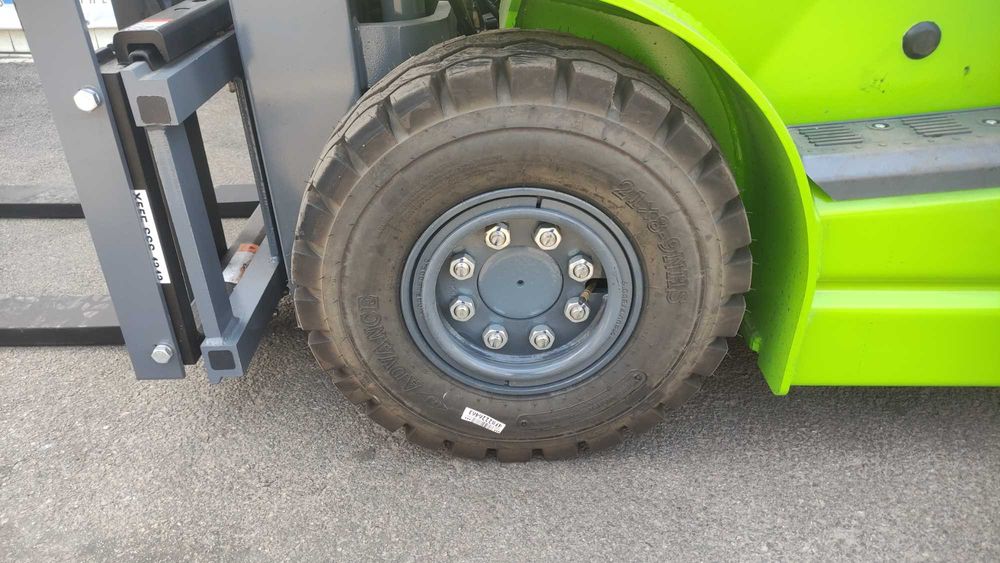 Електронавантажувачі JAC CPD15 ,  JAC CPD25 з зарядним пристроєм