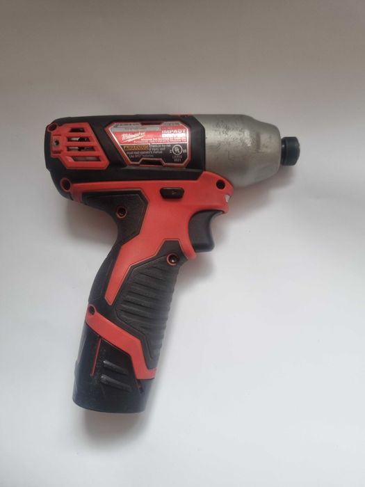 MILWAUKEE M12 FUEL - ZESTAW(wkrętarka, zakrętarka, młotowiert, ładowa)