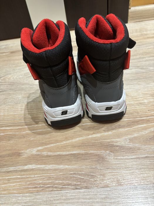 Зимові ботінки 32 розміру Skechers