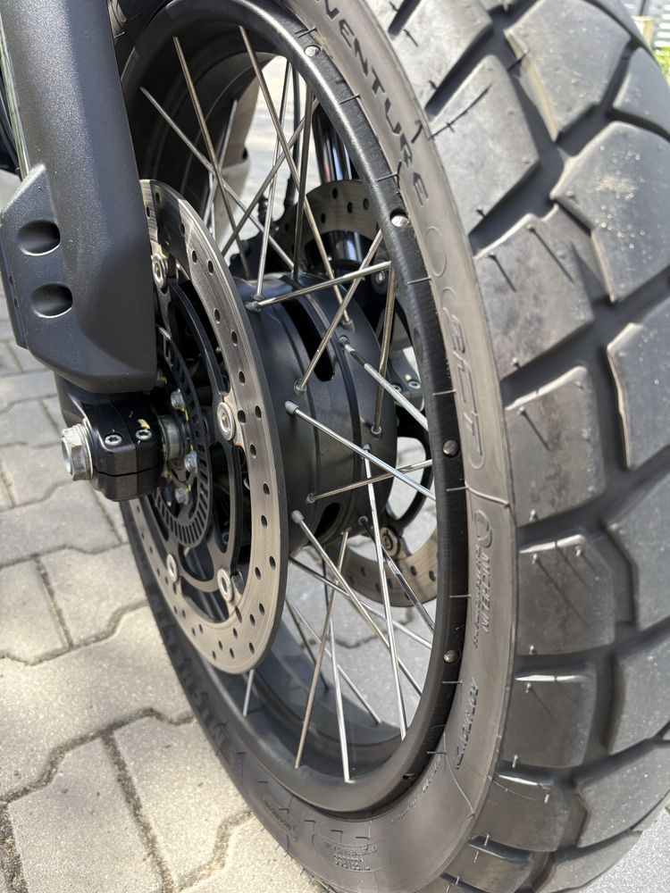 Moto Guzzi V85TT rocznicowy Nero Etna GWARANCJA do 10/2025 ZAMIANA