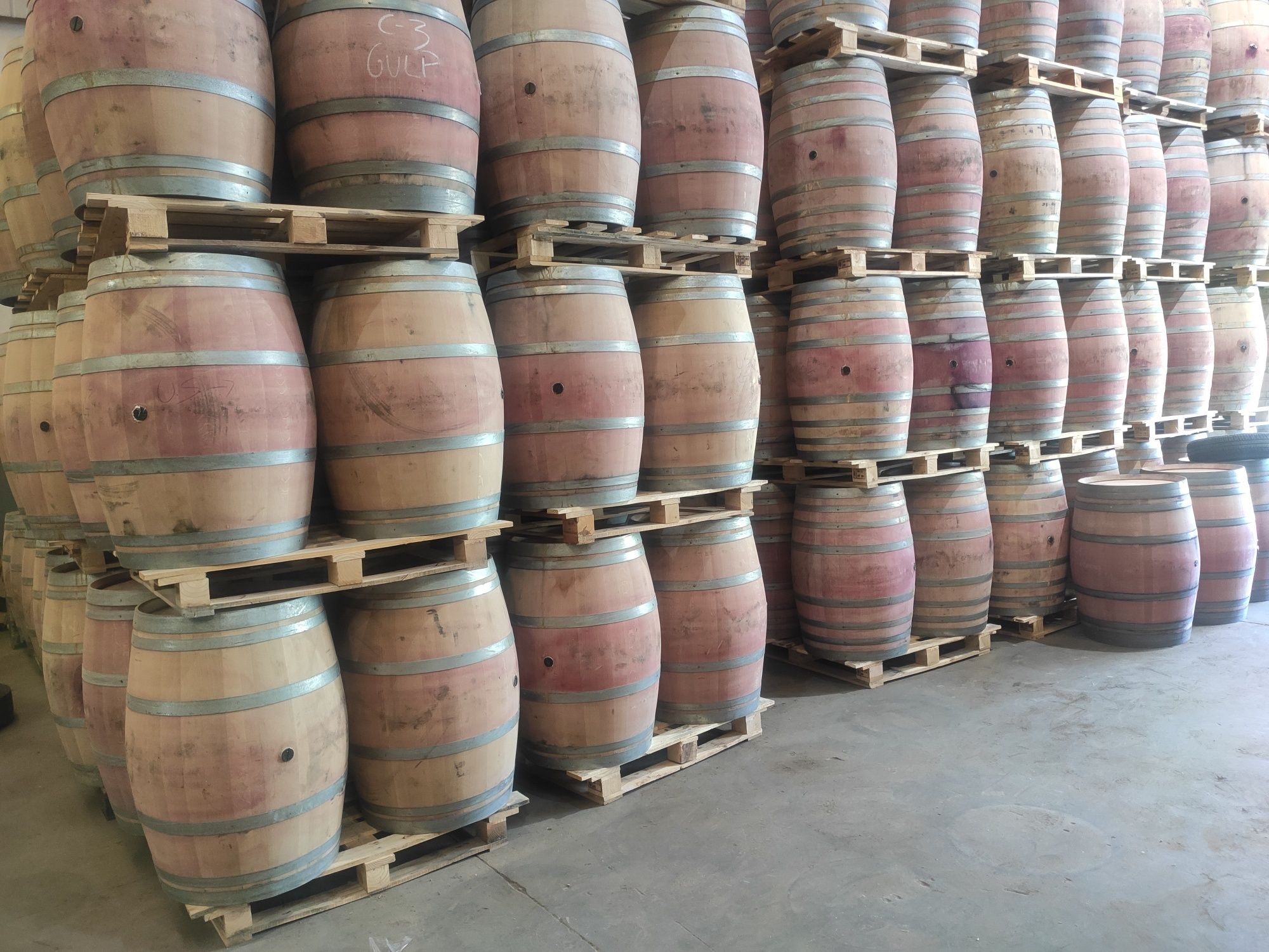 Lotes de barricas 225L em madeira de carvalho