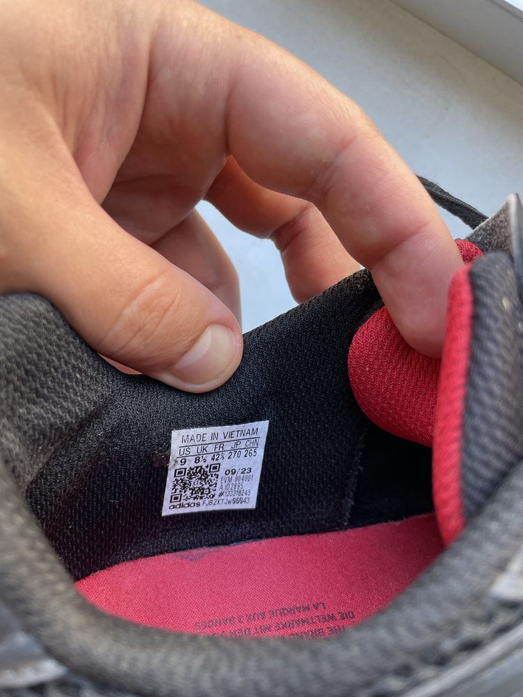 Чоловічі кросівки Adidas Ozmillen