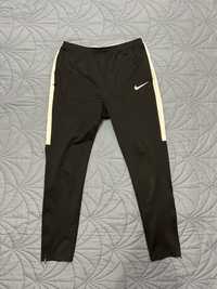Штани брюки Nike б/у оригінал розмір L в гарному стані