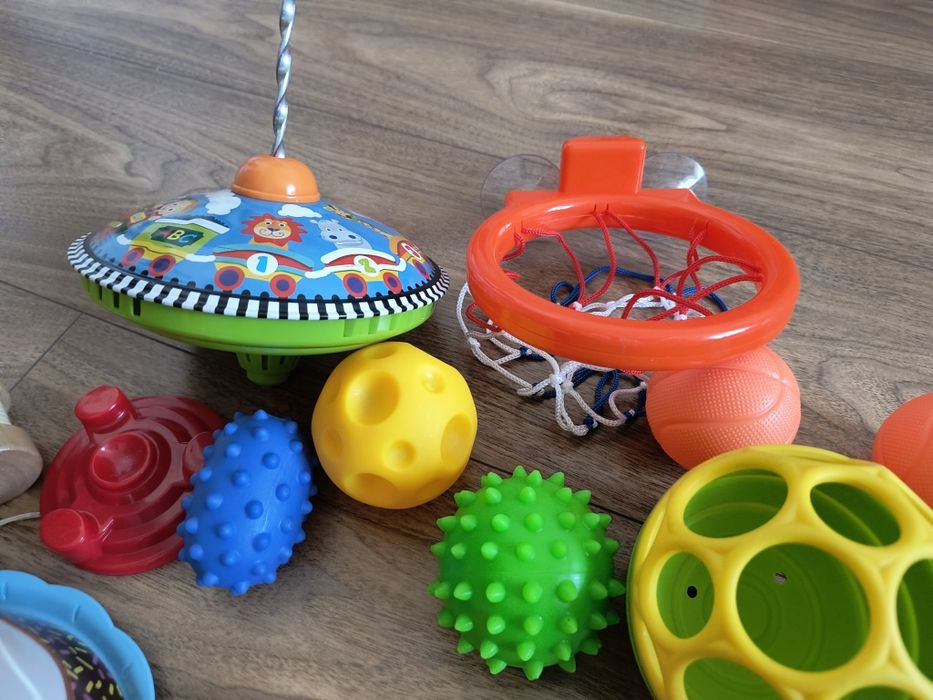 Zestaw zabawek - sensoryczne manualne sportowe - stan BDB