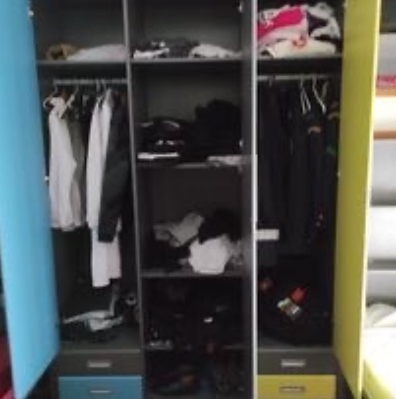 Quarto de crianças/adolescentes 2 camas e roupeiro