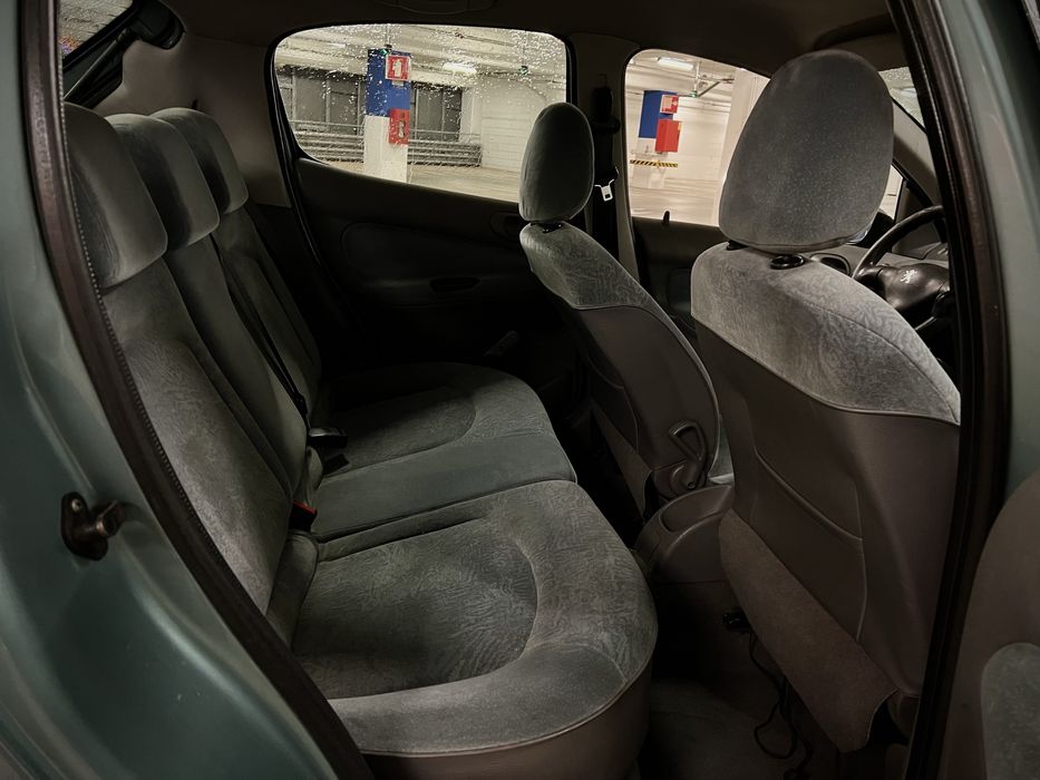 Peugeot 206 1.1 - 01