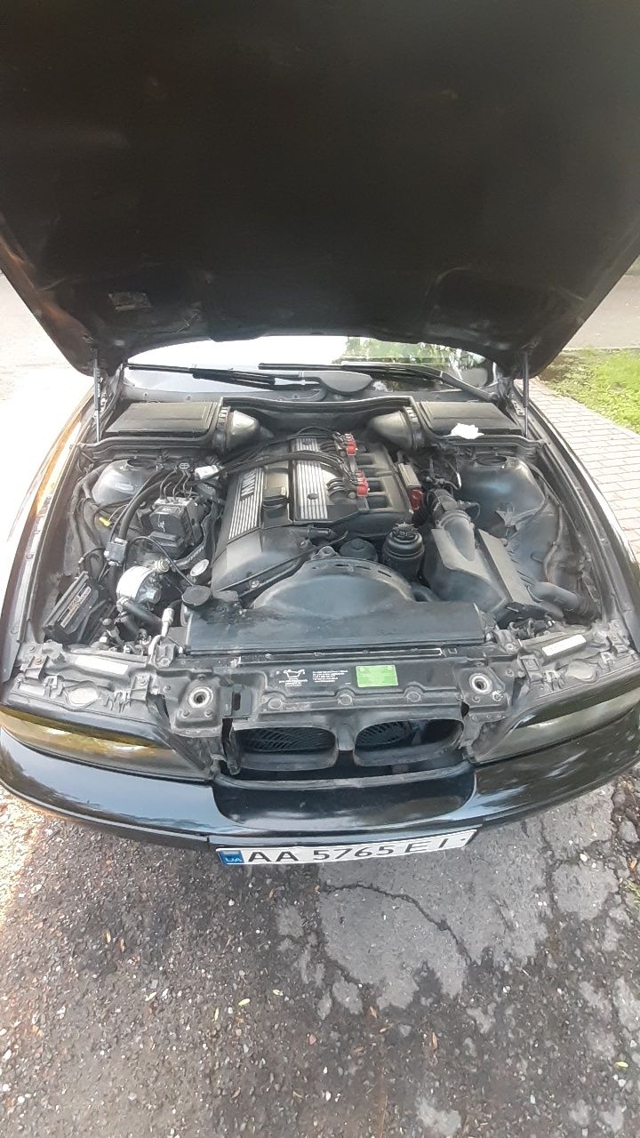 BMW E39 2001 2.5газ,механика.298тыс.км