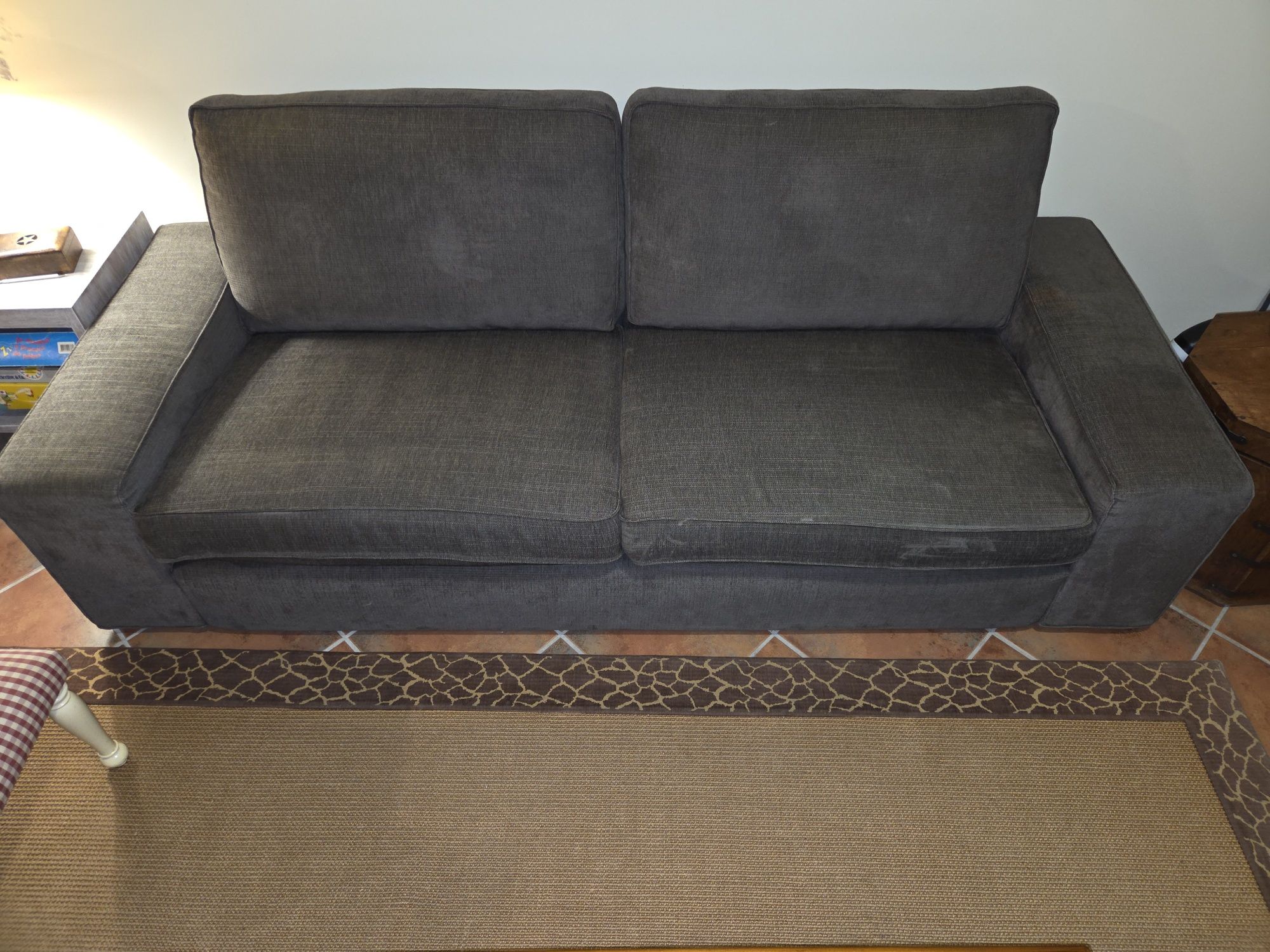 Sofá Ikea modelo Kivik 3 lugares..