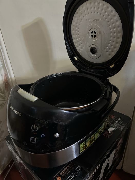 Мультиварка Redmond RMC-M90