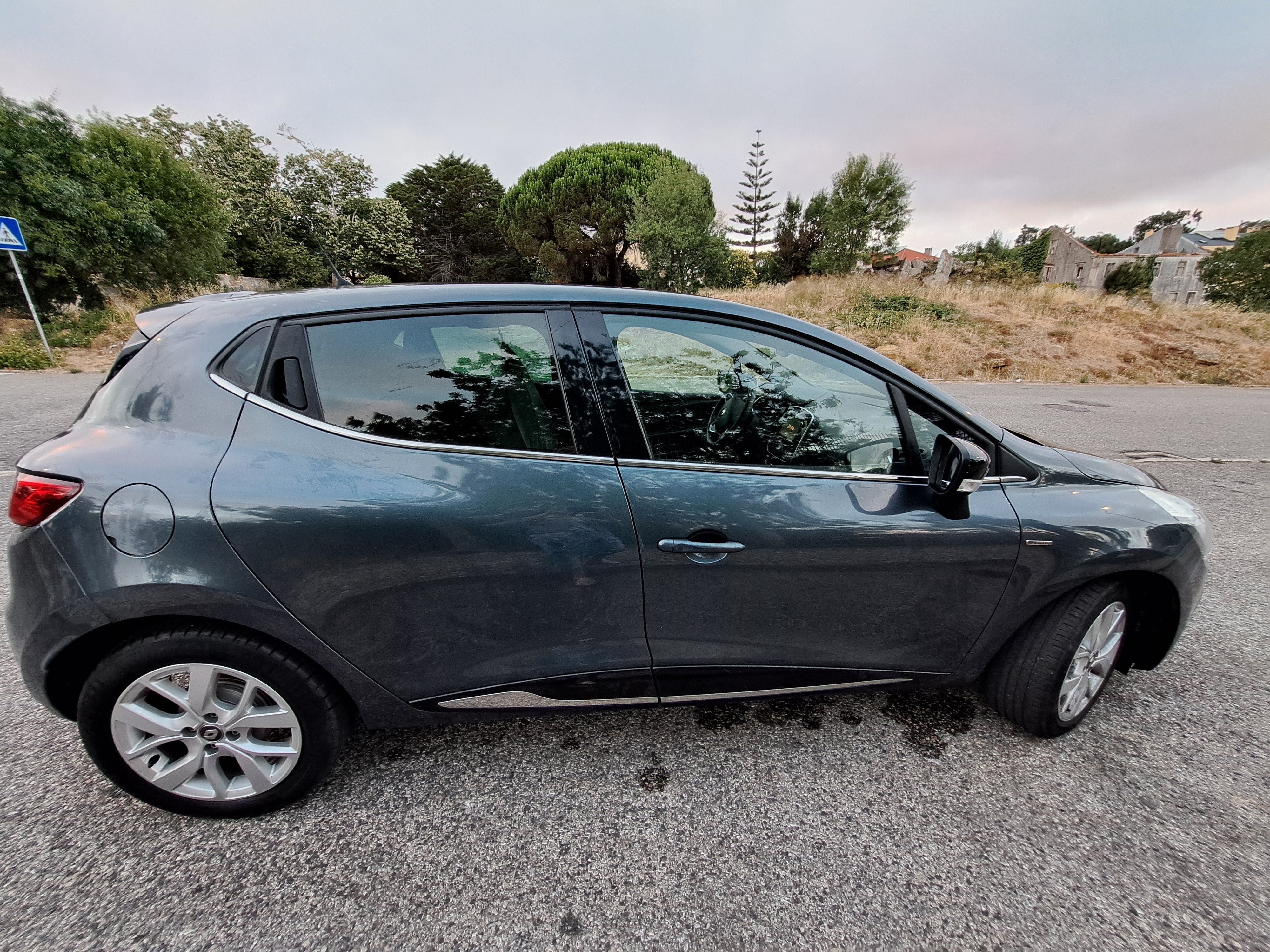 Carro em perfeito estado