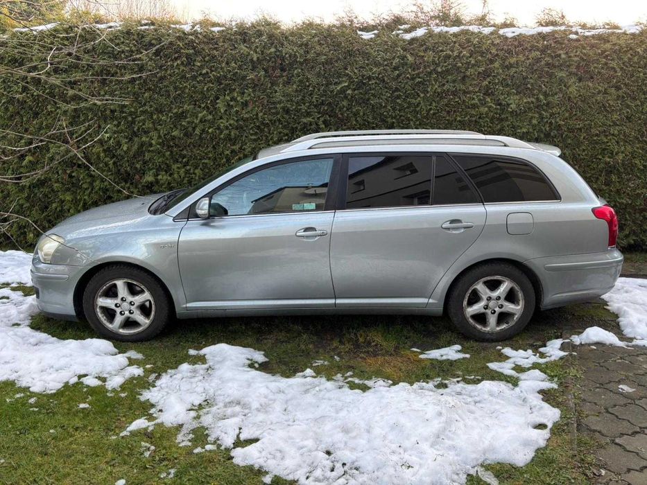 Sprzedam Toyote Avensis