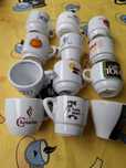 Chávenas de café algumas usadas