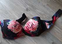 Biustonosz w stylu retro pin-up girl  H&M