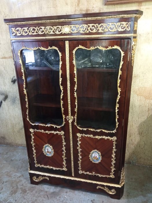 Выполняем реставрацию антикварной мебели.