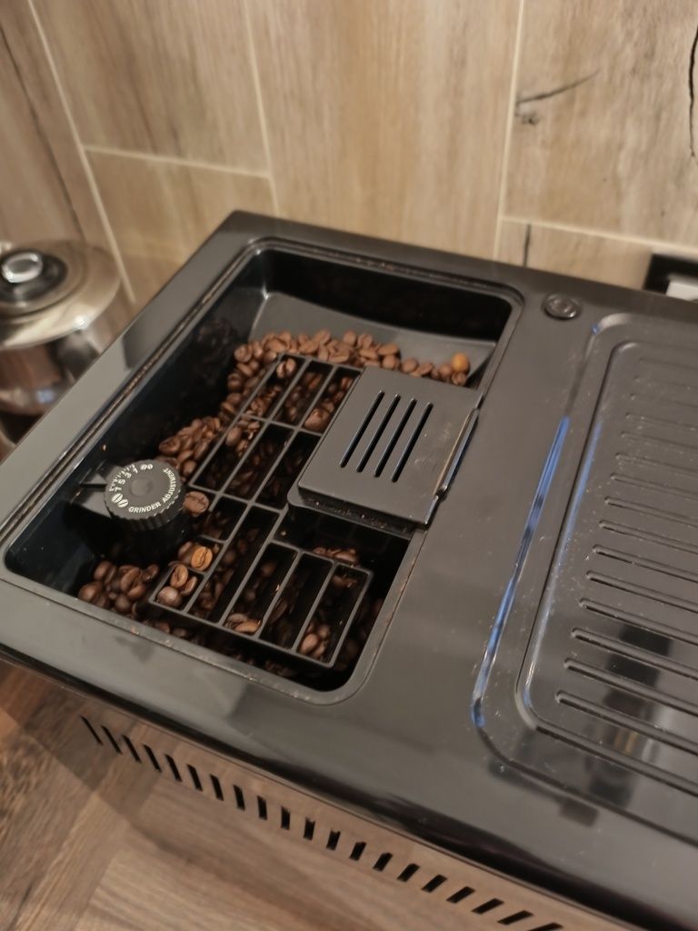 Ekspres DeLonghi Primadonna Class ECAM 550.55