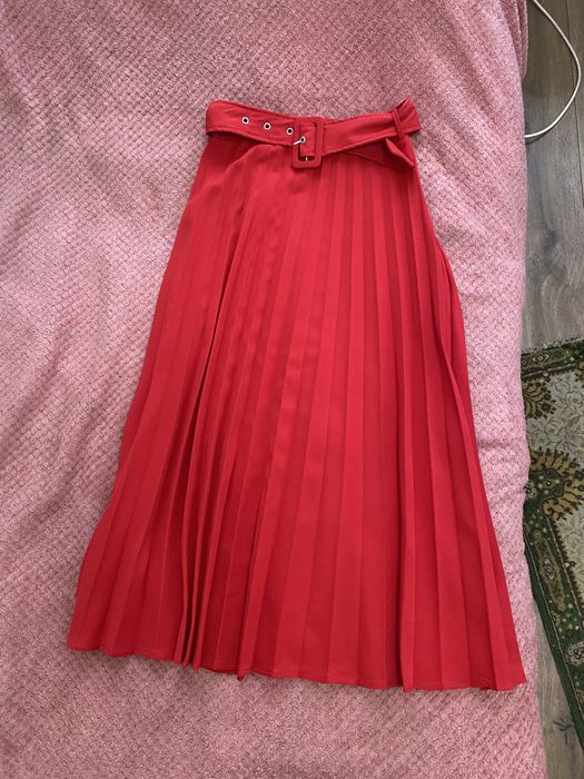 Юбка червона