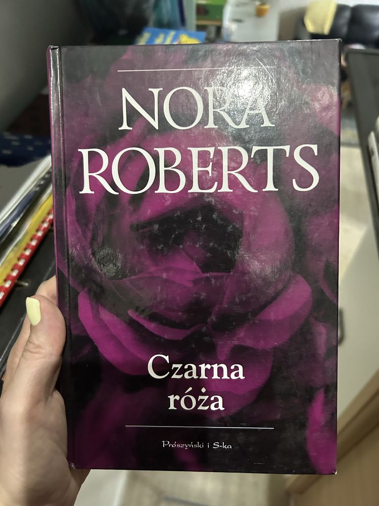 Czerna róża - Nora Roberts