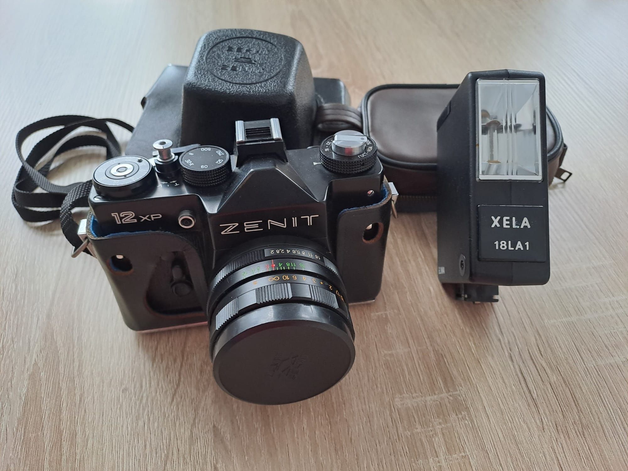 Aparat Zenit z lampą