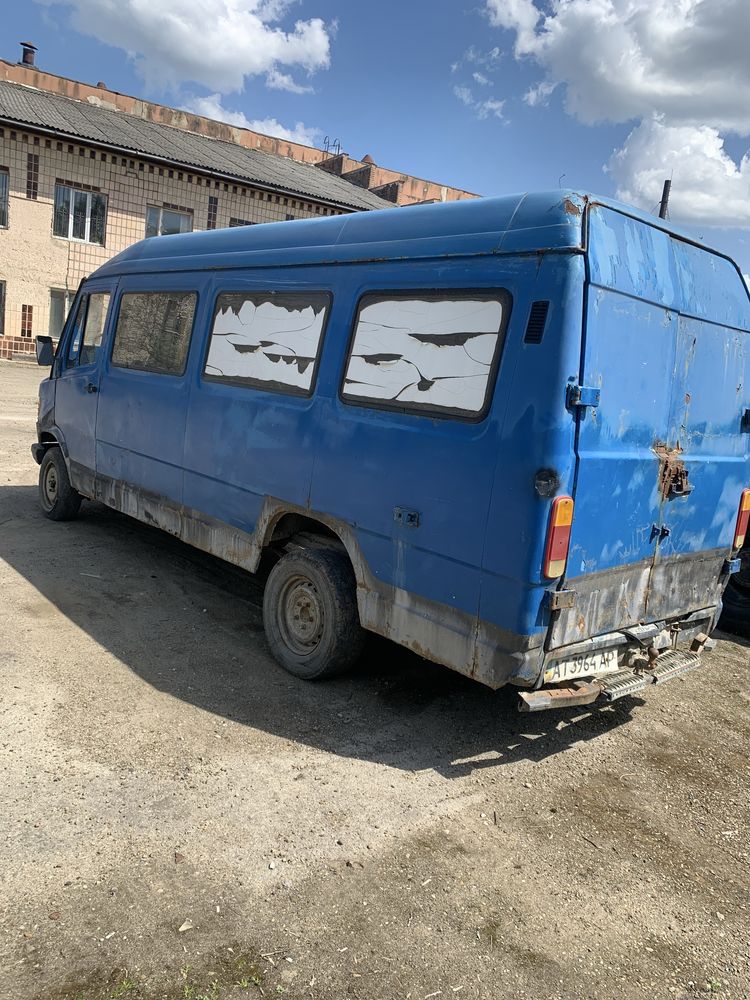 Мерседес 310 дізель 2.9 мотор