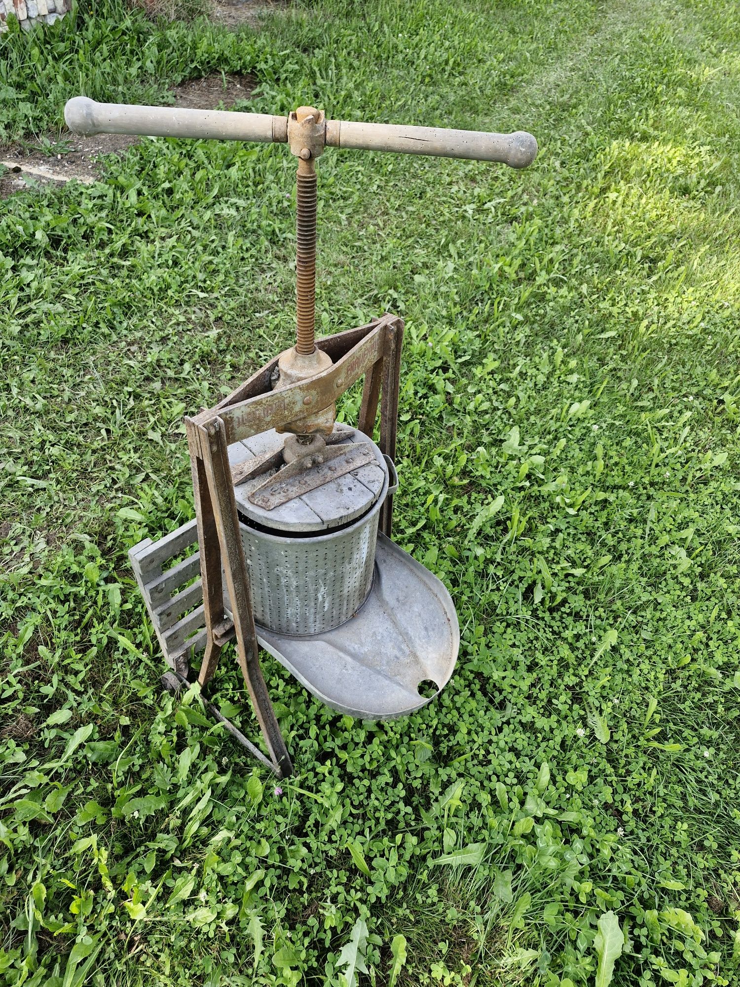 Wyciskarka do owoców. Prasa do owocow