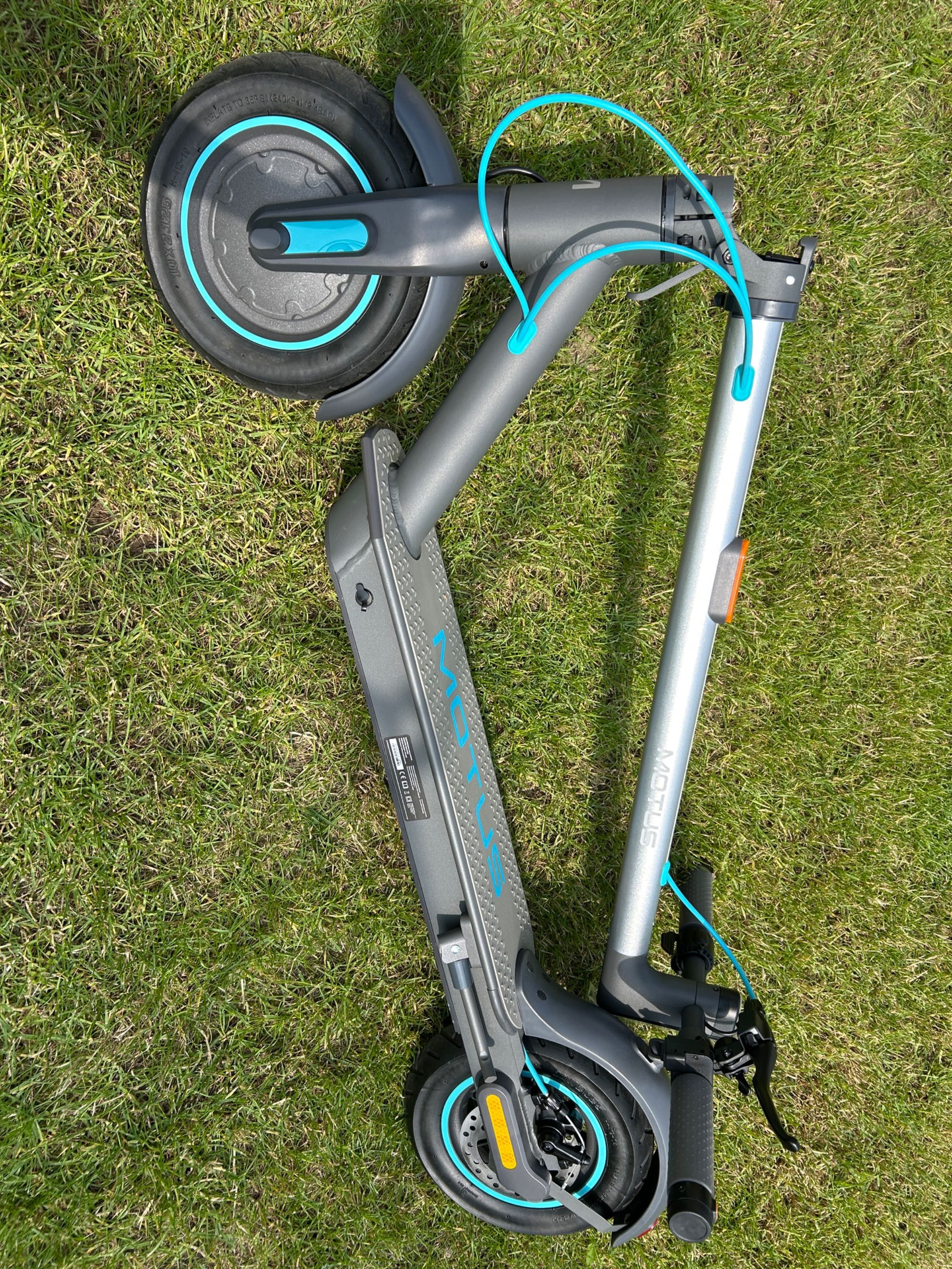 Hulajnoga elektryczna Motus Scooty 10 lite 2022