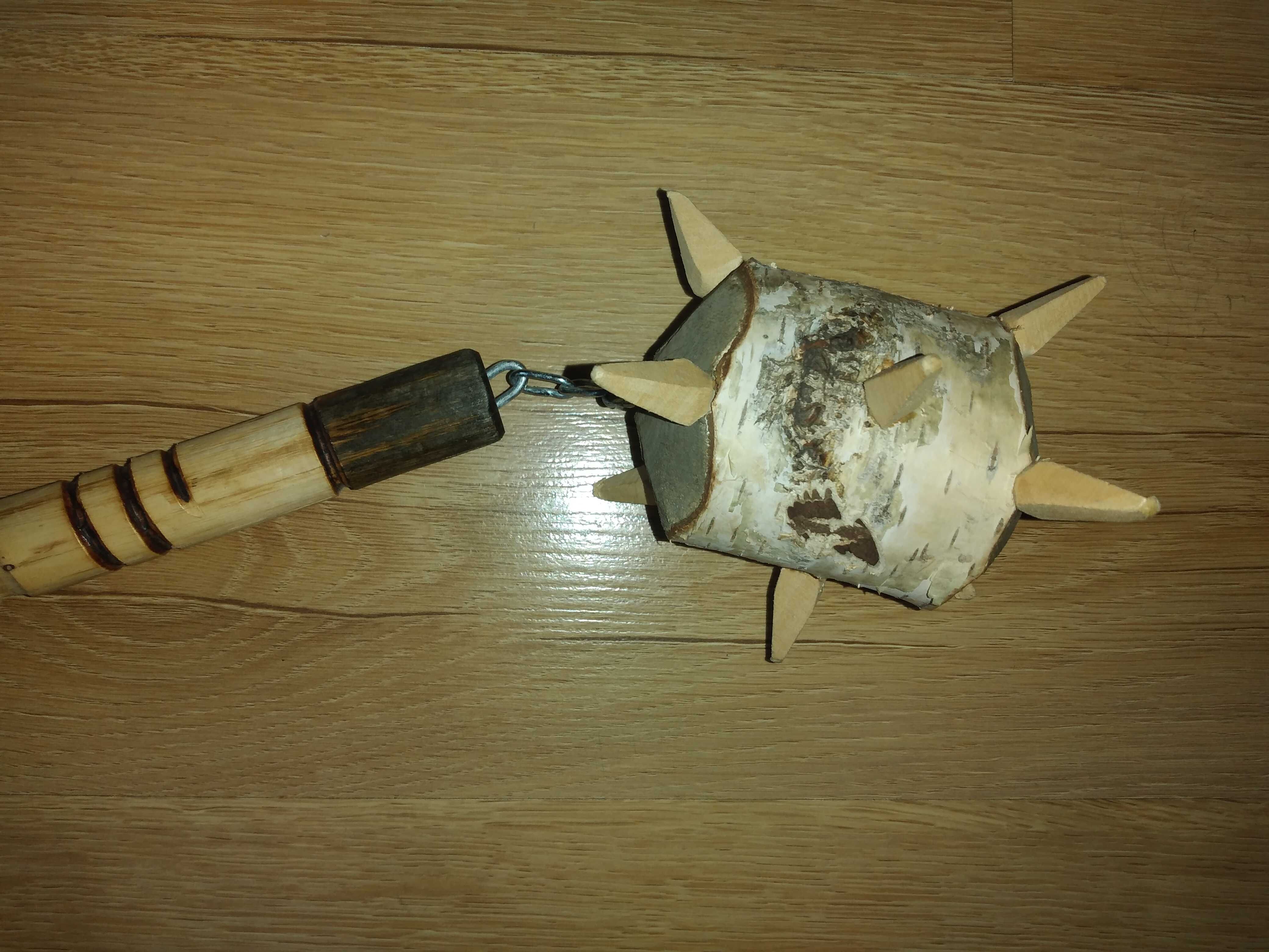 Drewniany korbacz kolczatka maczuga zabawka z drewna