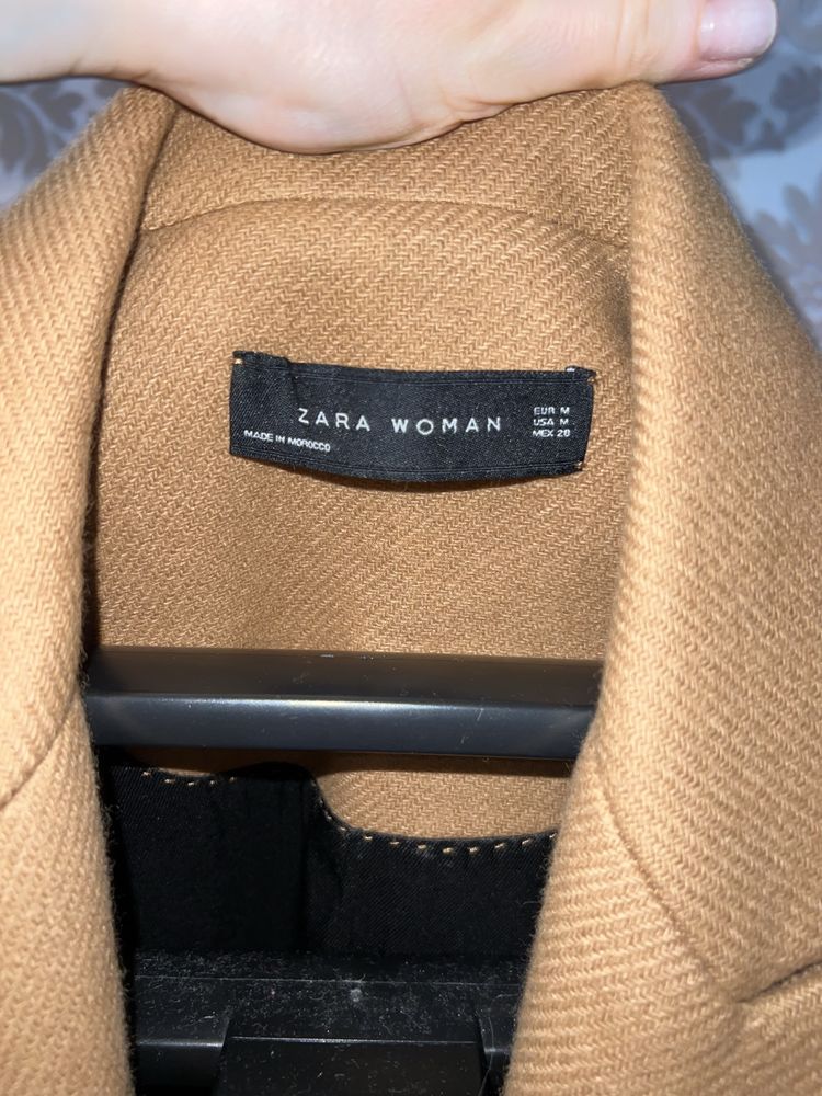 Бежеве класичне пальто прямого крою Zara кемел camel