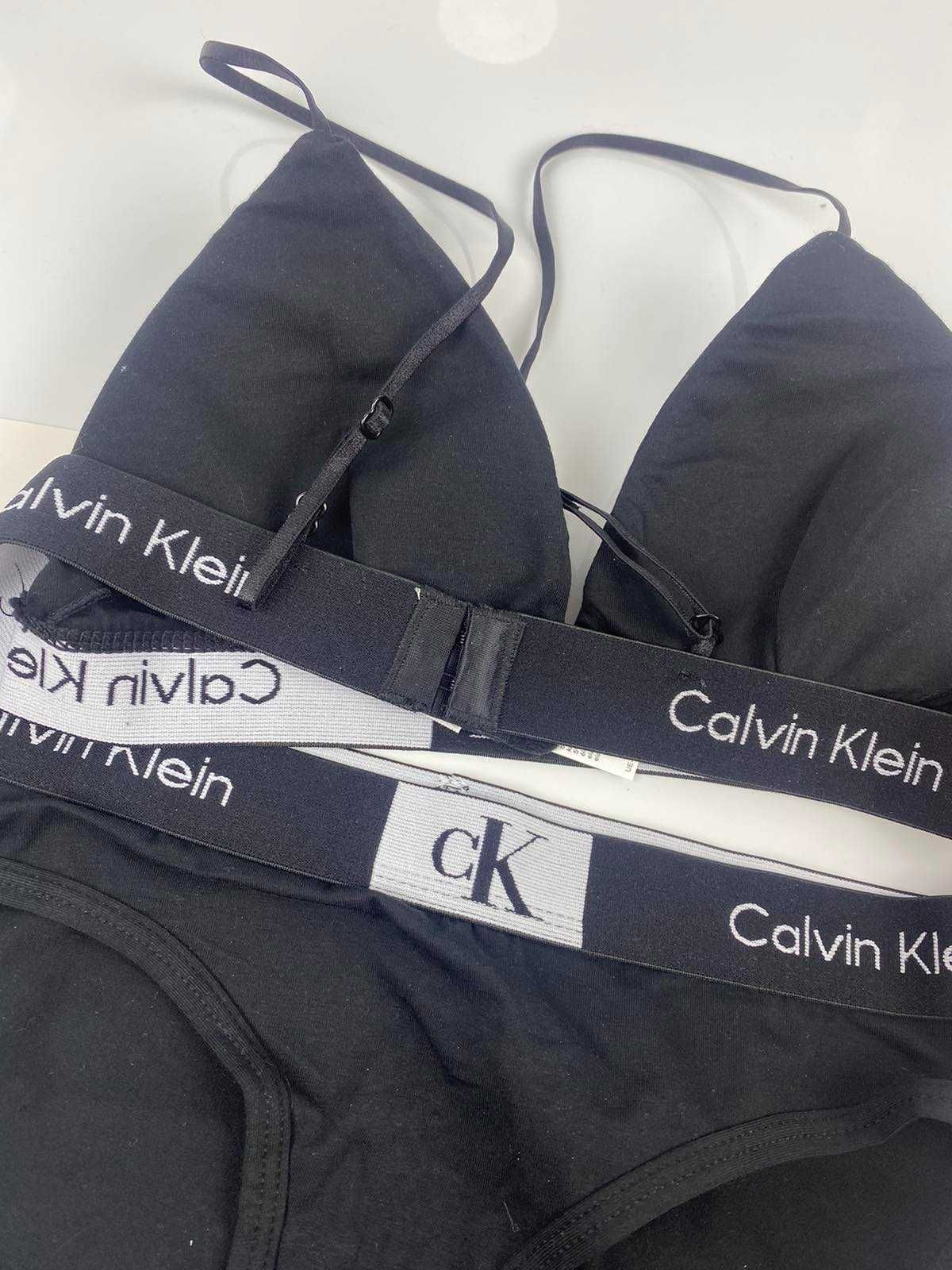 Жіночій комплект Calvin Klein.