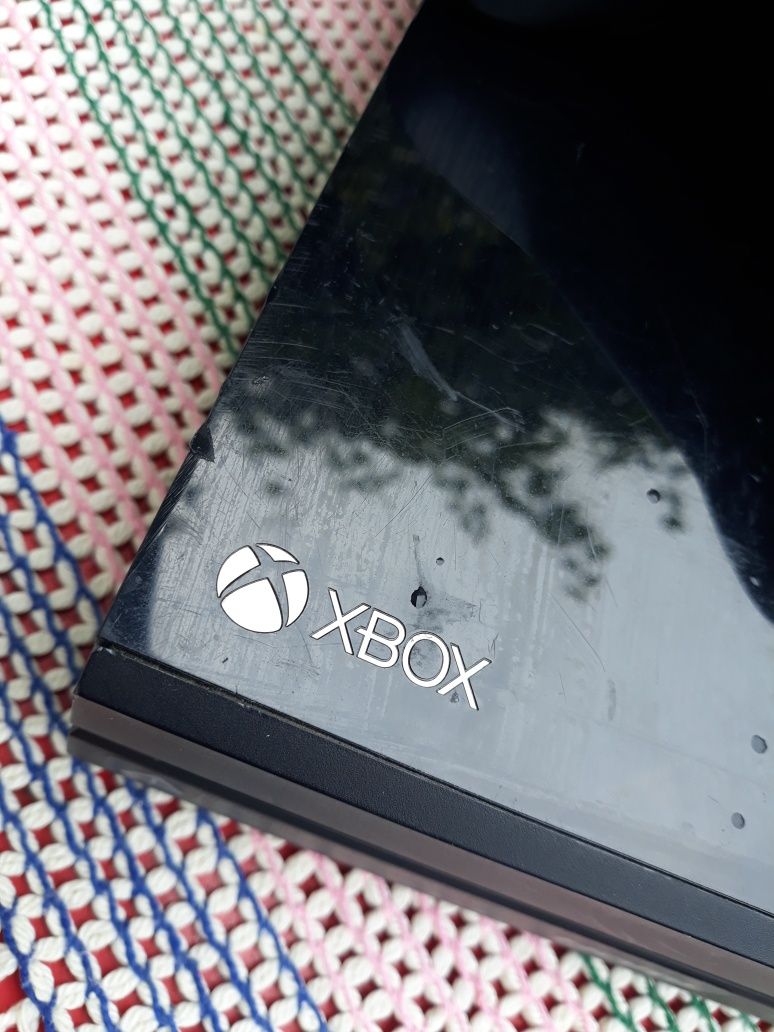 Konsola XBOX One  500GB plus pad po serwisie
