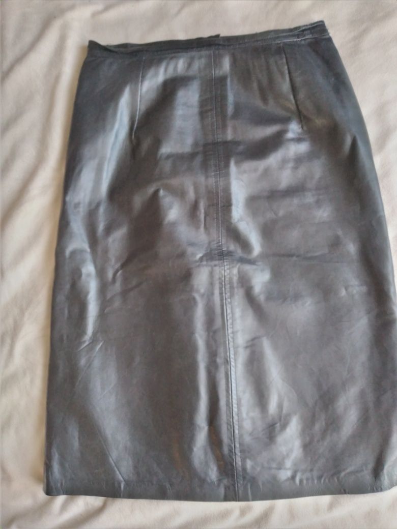Czarna, elegancka spódniczka z naturalnej skóry, r.38.