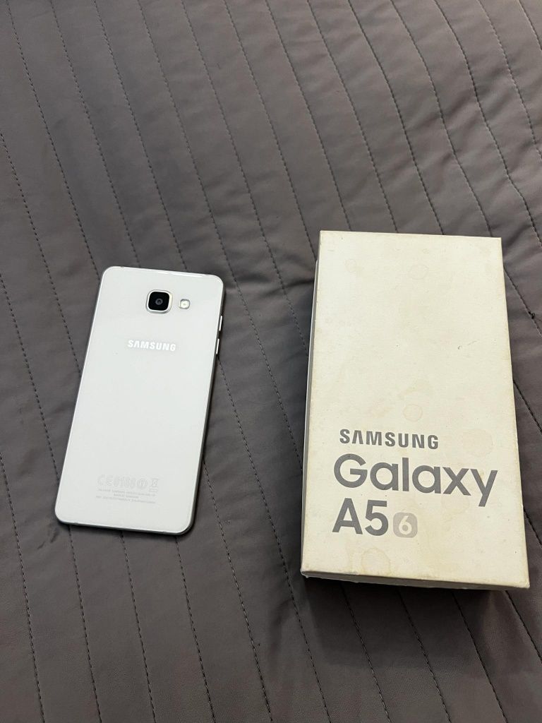 Samsung Galaxy A5 (2016) 16GB biały