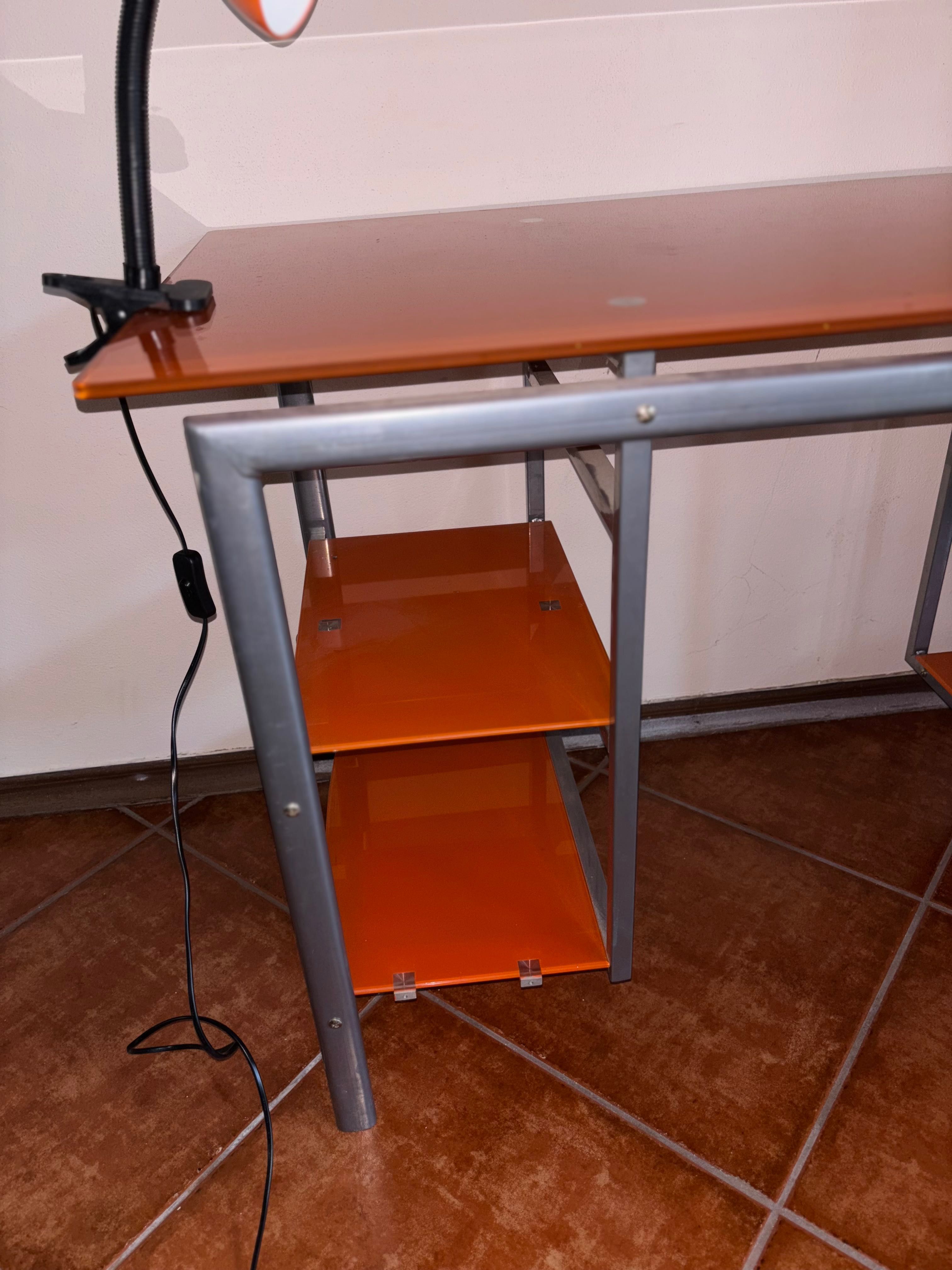 Secretaria em vidro com candeeiro