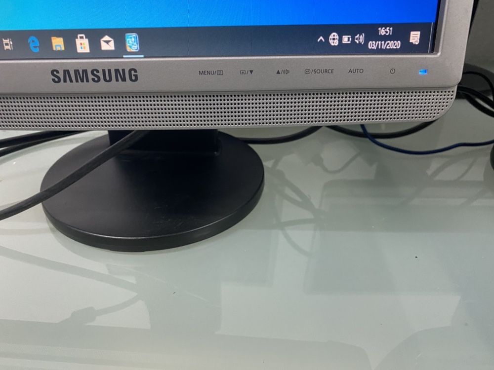 Monitor Samsung 743BM SyncMaster 17” Profissional (versao multimedia )