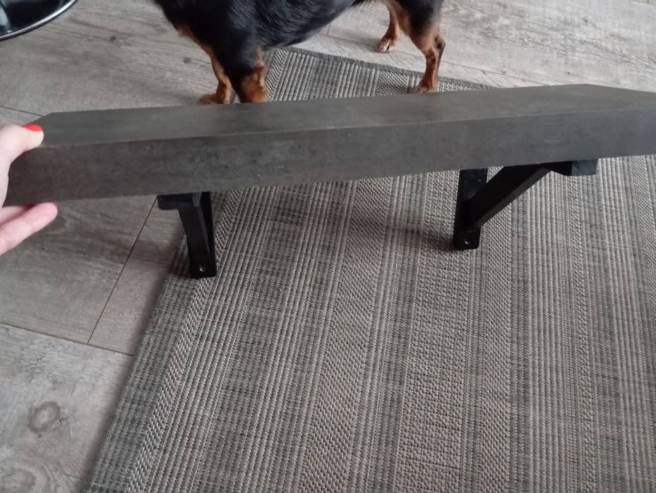 Półka ścienna.    .