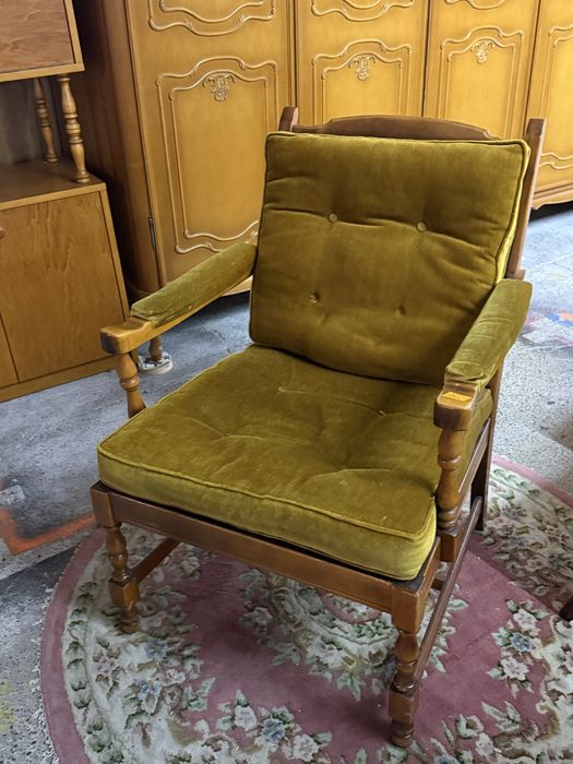 Fotel vintage z miękkimi poduszkami – DOWÓZ DO DOMU