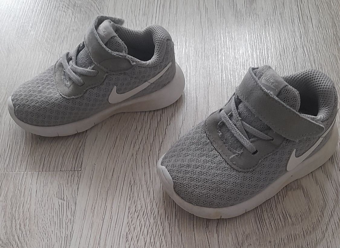 Buty nike rozmiar 21 długość wkładki  mierzona 13cm