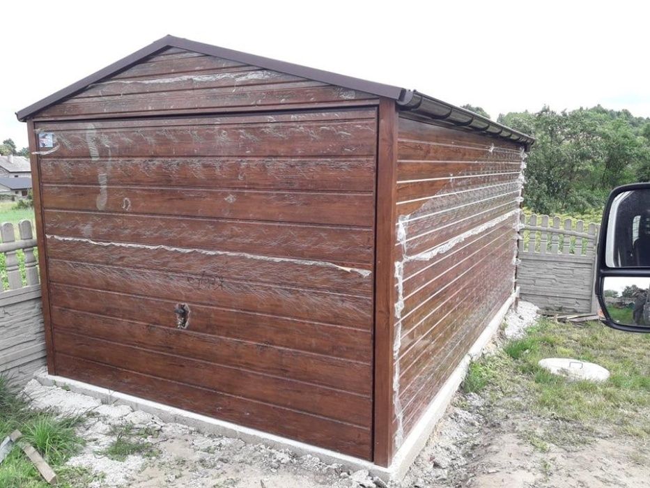 Garaż blaszany blaszak struktura drewna profil zamknięty